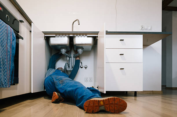 Professional Emergency Plumber technician working in Florence, CO